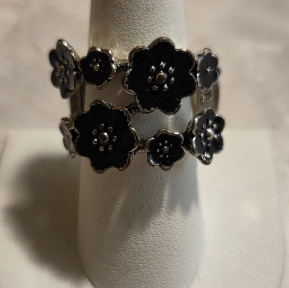 paparazzi Black Floral Enamel Double-Band Ring - Picture 1 of 3